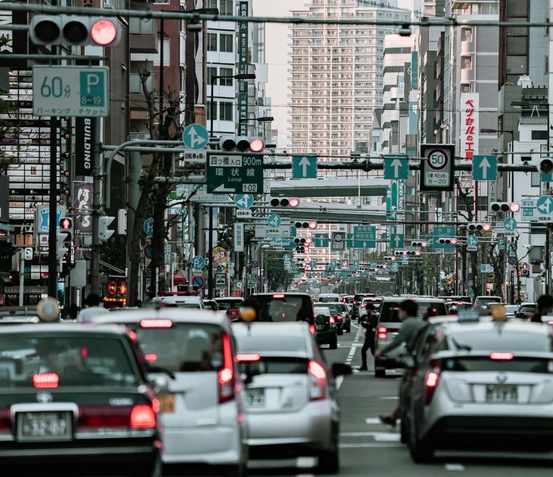 Giappone, emissioni nette sotto il miliardo di tonnellate per la prima volta: record storico nel 2024