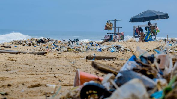 Beach Litter 2025: sulle spiagge italiane quasi 900 rifiuti ogni 100 metri