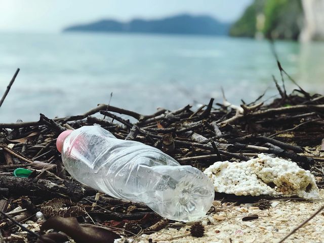 Beach Litter 2025: sulle spiagge italiane quasi 900 rifiuti ogni 100 metri