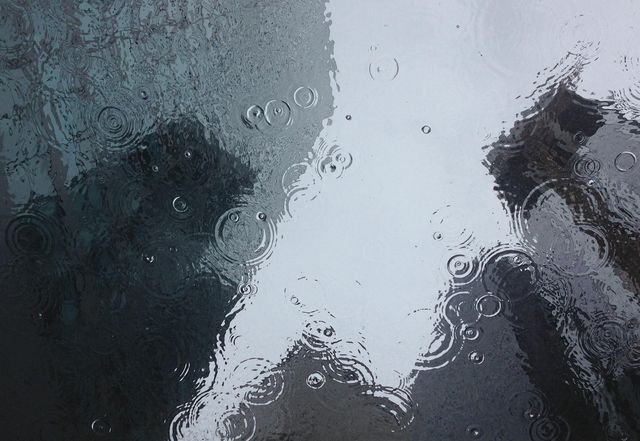 Acqua piovana sui tetti contro il caldo urbano