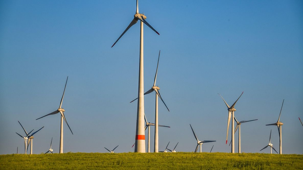 Spagna, il modello delle rinnovabili: bollette più basse e meno gas rispetto a Italia e Germania