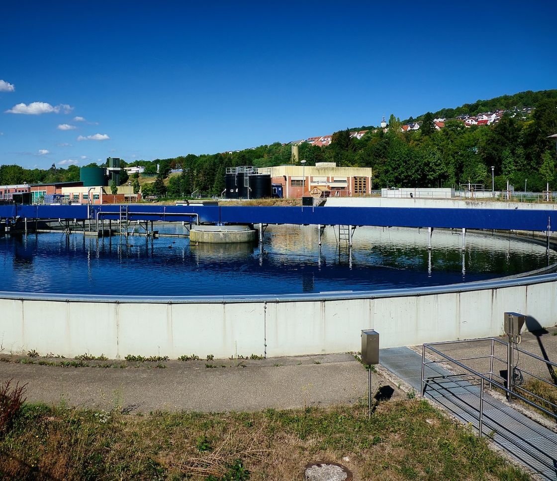 Acque più protette in Europa: le nuove regole contro PFAS, pesticidi e farmaci