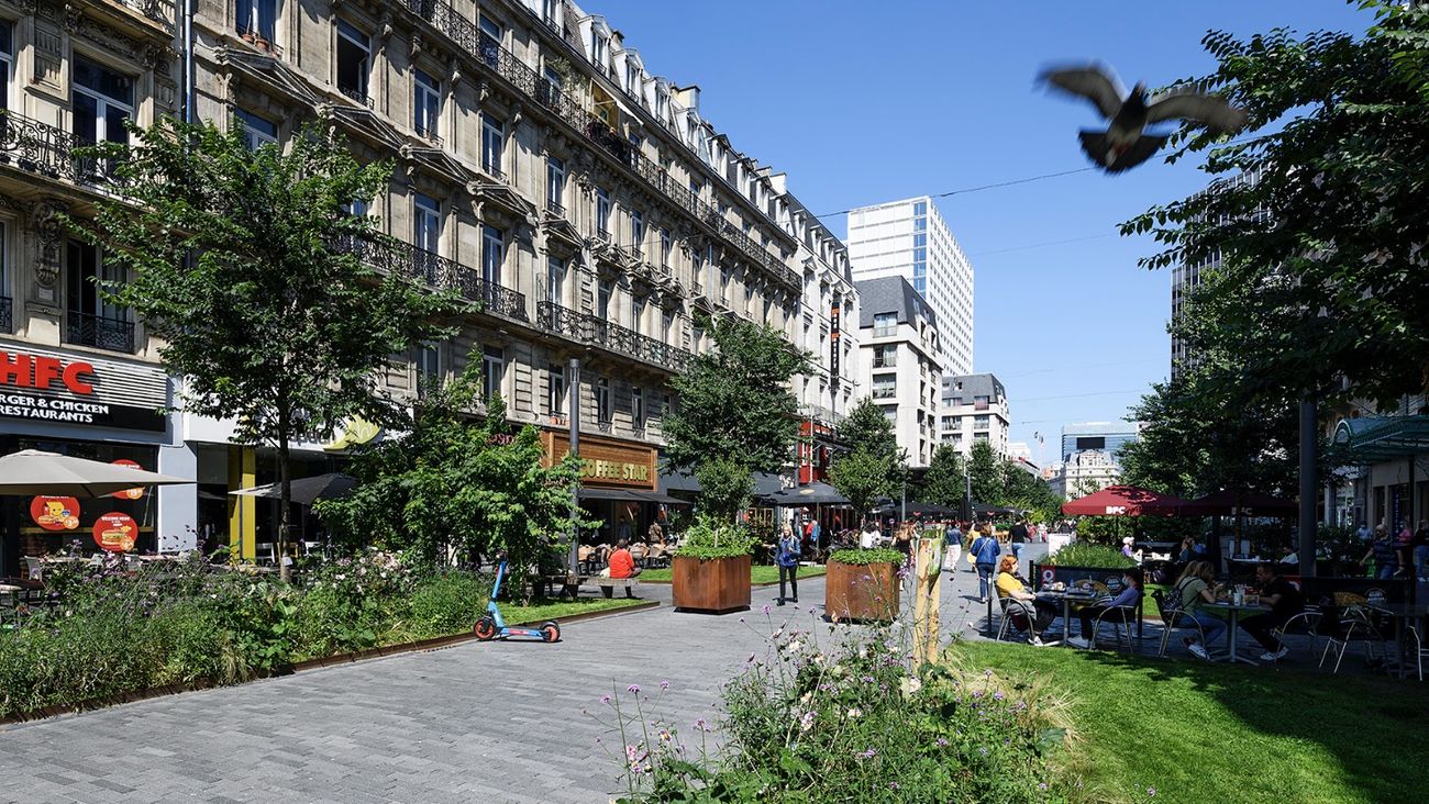 Boulevard Anspach a Bruxelles: dove prima circolavano le auto, ora c’è spazio per i pedoni