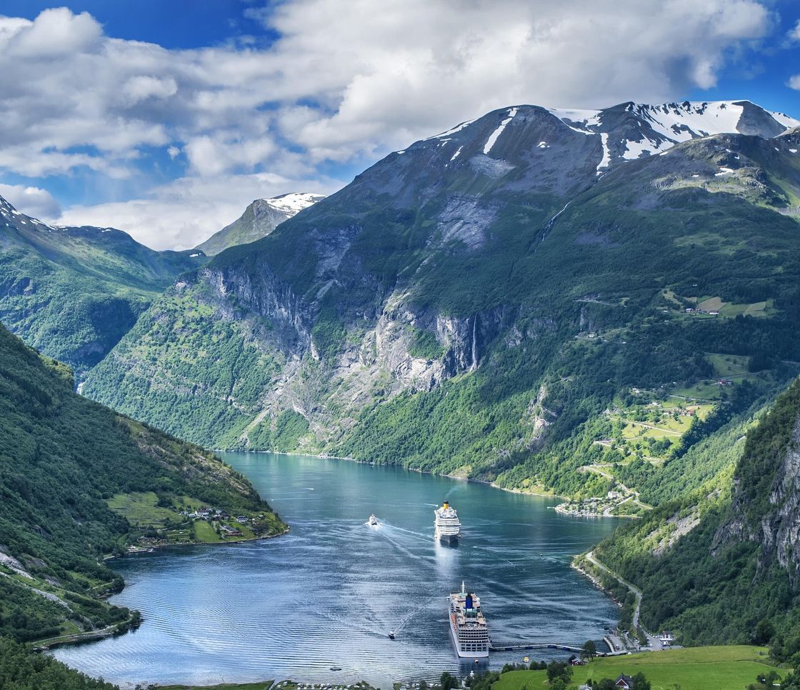 Gli allevamenti di salmone nei fiordi in Norvegia inquinano come le acque reflue non trattate di 30 milioni di persone