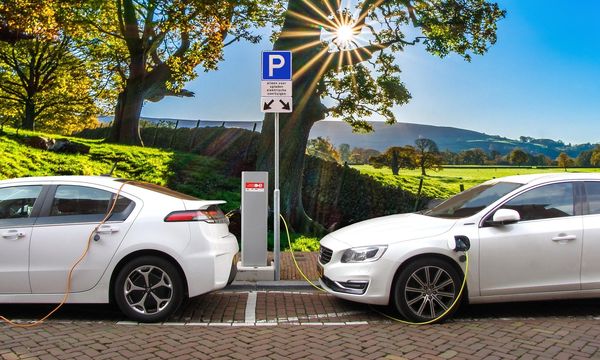 UE-Cina, accordo sulle auto ibride: quota di 350mila importazioni all’anno da dicembre