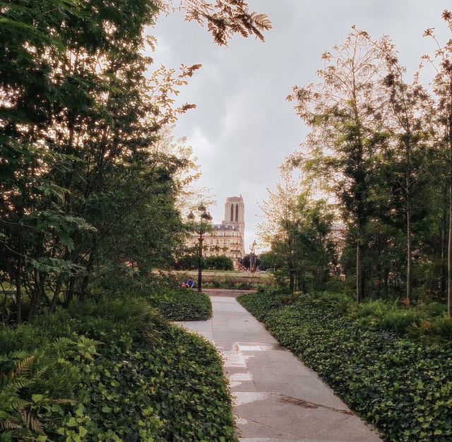 Parigi inaugura la sua nuova foresta urbana