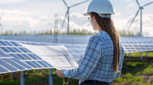 Lussemburgo, pannelli solari lungo le autostrade per produrre energia pulita senza consumare suolo