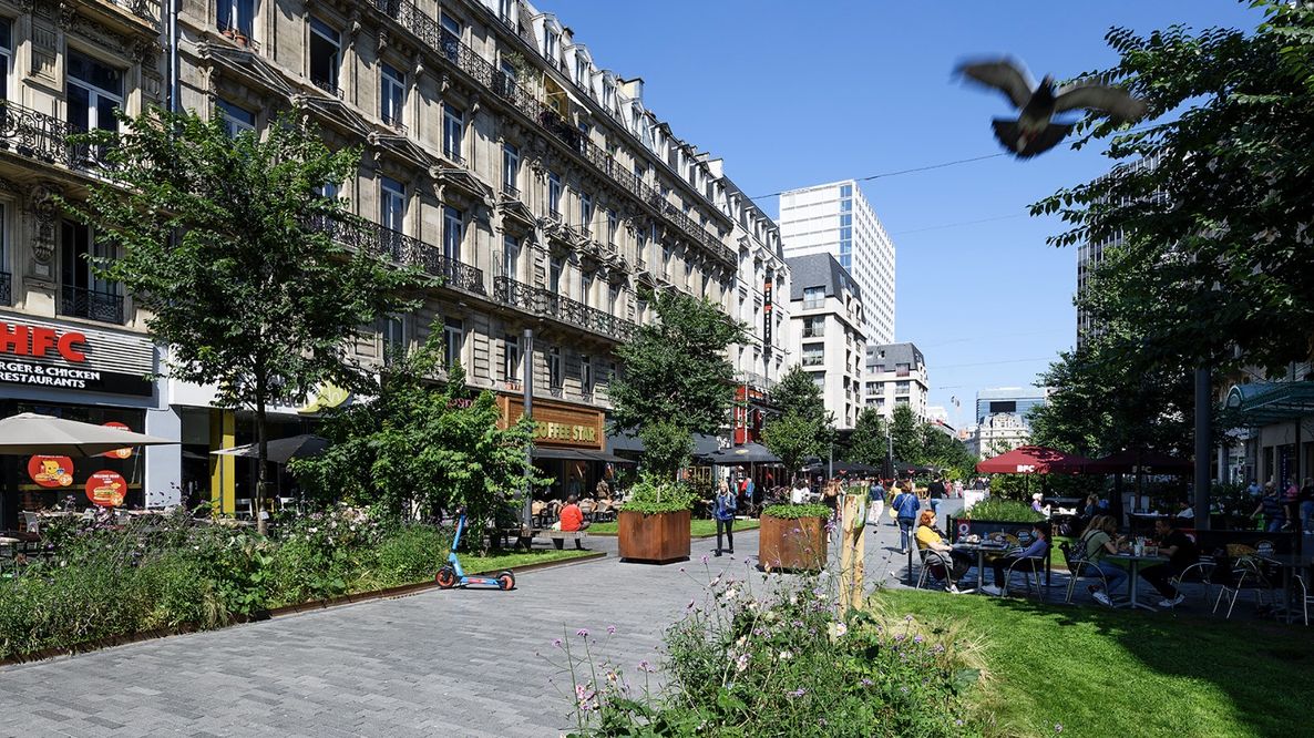 Boulevard Anspach a Bruxelles: dove prima circolavano le auto, ora c’è spazio per i pedoni