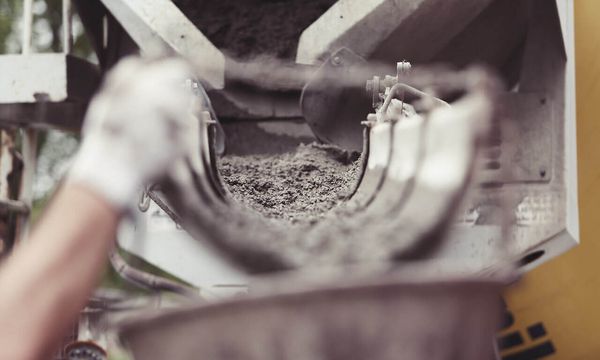 Italia sempre più cementificata: nel 2024 persi 84 km² di suolo, solo 5 restituiti alla natura