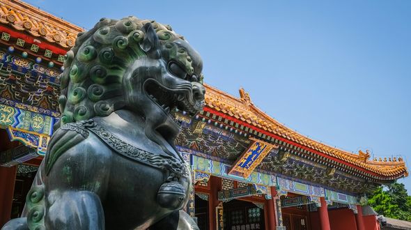 Cina, le emissioni di CO₂ si stabilizzano: rinnovabili record e segnali di un picco anticipato