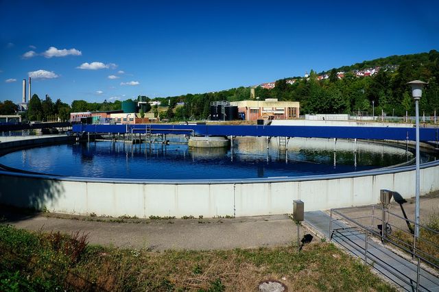 la luce UV abbatte oltre il 99% dei microinquinanti nelle acque reflue