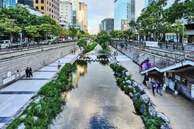 Seul, demolire una strada per ripristinare un fiume