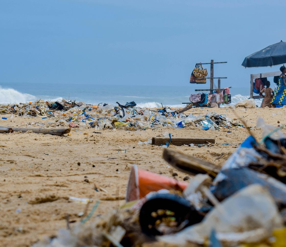 Beach Litter 2025: sulle spiagge italiane quasi 900 rifiuti ogni 100 metri