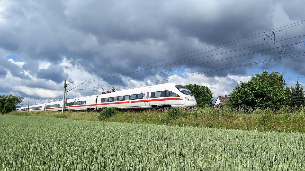 Treni in Europa, la Commissione propone il biglietto unico per viaggi transfrontalieri