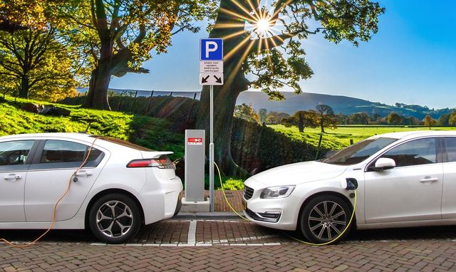 auto elettriche pixabay 0