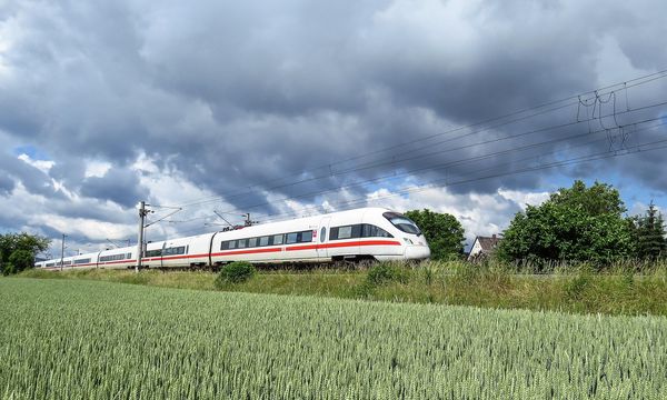 Treni in Europa, la Commissione propone il biglietto unico per viaggi transfrontalieri