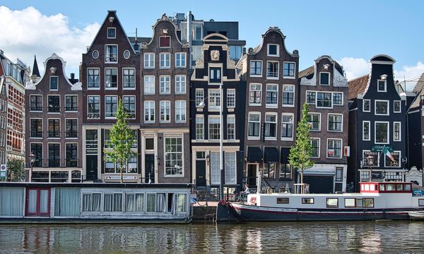 Amsterdam vieta la pubblicità per carne e combustibili fossili: prima capitale al mondo a farlo