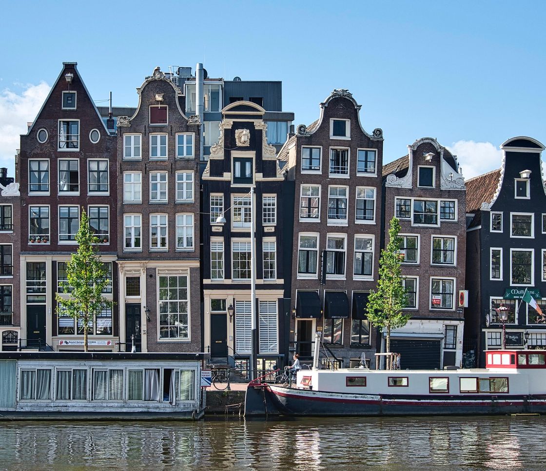 Amsterdam vieta la pubblicità per carne e combustibili fossili: prima capitale al mondo a farlo